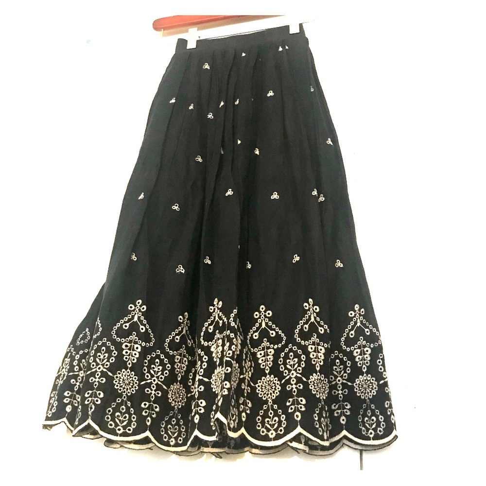 Embroidered eyelet suede velvet skirt - 26” waist